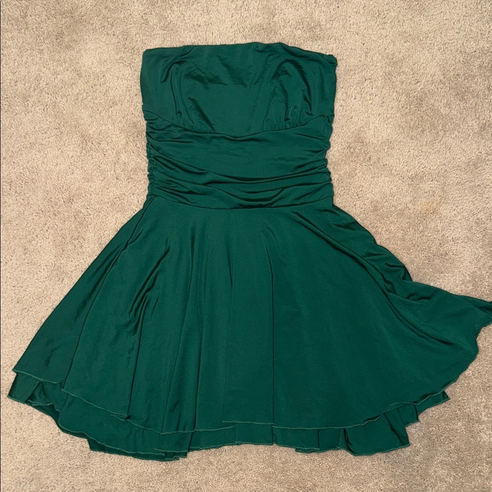 Elegant Green Strapless Dress